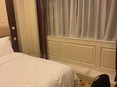 -深圳富苑皇冠假日套房酒店