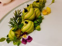 卡露鱼籽牛油果沙拉-元唐家宴•经典东北菜(梅市口路店)