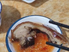 -黄记四更烤乳猪店