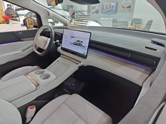 -小鹏汽车(上海静安大融城店)