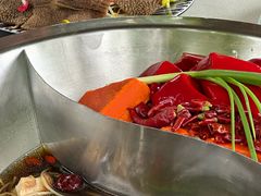 -茅草房·河畔园林火锅