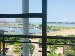 -皇马海口湾海景酒店(万绿园秀英港店)