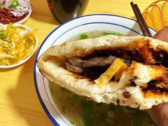 月牙饼加肉-陈掌柜澄城水盆羊肉(钟楼店)
