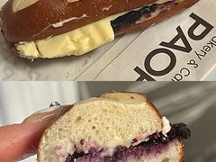 现熬蓝莓芝士碱水棒-PAOPAO Bakery&Café(港汇店)