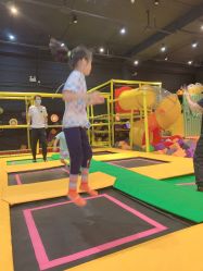 -蹦蹦跳跳(新奥购物中心店)