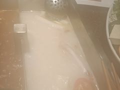 老妈招牌白汤-皇城老妈·大连海鲜火锅(港湾店)