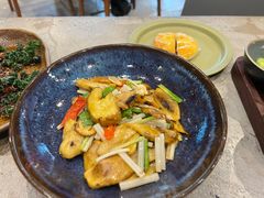 野芫荽炒牛肝菌-半山腰·云南菜(侨福芳草地店)