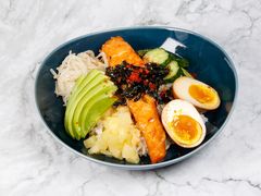 三文鱼牛油果能量饭-théATRE茶聚场·餐厅(环球金融中心店)