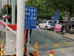 -枫蓝国际购物中心-地面停车场