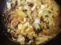 -粘豆包柴火铁锅炖