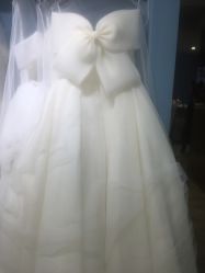 -觅白婚纱礼服馆