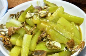 Crab Stew with Snake Gourd
