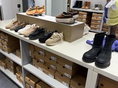 -UGG(燕莎奥特莱斯购物中心店)