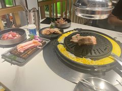 -山野的朋友露营炭火烤肉