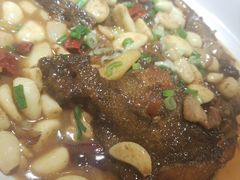 红烧碟鱼头-食客堂麻婆豆腐专门店