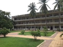 -吐斯廉屠杀博物馆