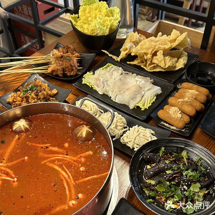 这锅颜色艳丽的酸汤牛肉我爱啦！！！