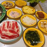 两个人吃刚刚好，他们家菜品一直都觉得很新鲜