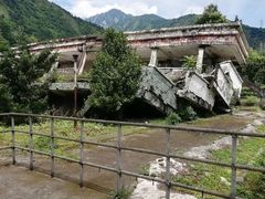 -四川汶川特大地震漩口中学遗址