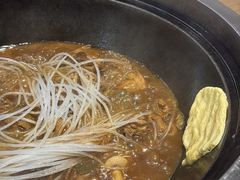 铁锅小鸡炖蘑菇-那红花·东北菜铁锅炖(仙林金鹰店)