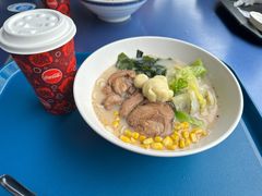 日式叉烧赞岐乌冬配黑蒜油猪骨汤-彗星餐厅(香港迪士尼乐园)