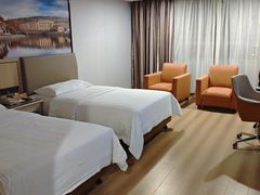 -维也纳酒店(东莞长安滨海湾步步高店)