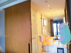 -上海滴水湖皇冠假日酒店