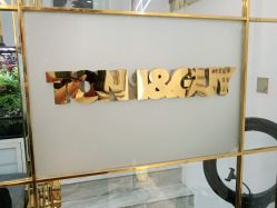 -托尼盖·烫发·染发·专业店