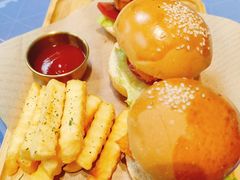 充满回忆的鱼排汉堡-IPSTAR·潮玩星球·主题店
