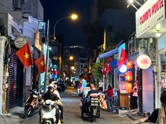 -Cuc Gach Quan Restaurant