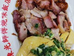三拼烧味饭-陈光记烧腊店(罗保博士街店)