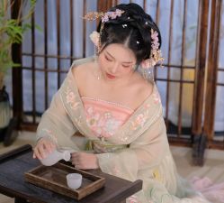 -汉仪华裳汉服馆(打浦桥店)