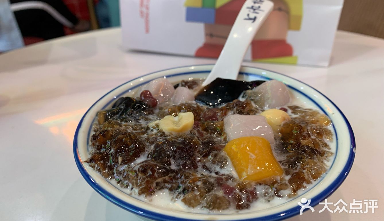 第一次打卡黄氏许 这家店即可以吃甜品也可以吃肠粉