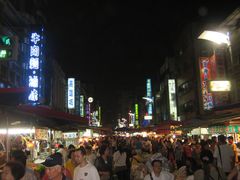 -六合夜市
