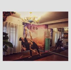 -闺蜜瑜伽·普拉提女性塑形馆