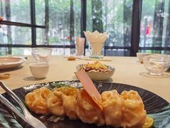 招牌沙汁大虾球-T館·花园艺术餐厅