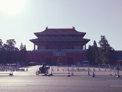 景山门口看故宫-景山公园