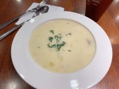 奶油蛤蜊鸡肉巧达汤-玛格萝妮比萨屋(陆家浜路店)
