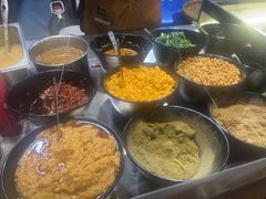 -爆炸头阿姨小四川正宗川味小吃(无任何分店)