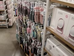 -名创优品(广州萝岗万达广场店)