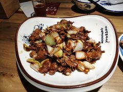 老妈葱爆羊肉-十六中酱肉·烧烤·京菜小馆(五方桥旗舰店)