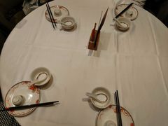餐具摆设-稻香酒家·34年老字号·港式粤菜(侨光店)