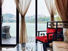 靠窗位-悦湖公馆