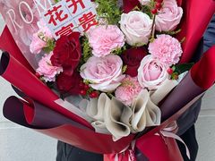 -何兮花店·气球派对鲜花店(马桥银春路万科城店)