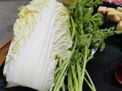 -果松木炭酸菜铜火锅·外婆参鸡汤