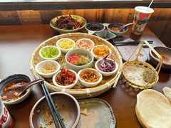 -包整·丝娃娃(一览甲秀楼风景店)