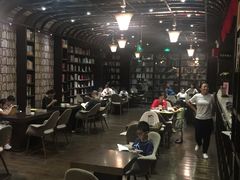 -钟书阁(松江泰晤士小镇店)