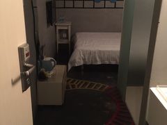 -卡罗酒店(东门晒布地铁站店)