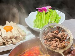 -伴山牛贵州黄牛肉火锅·苗疆非遗艺术餐厅(上海首店)