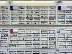 -诺柯视眼镜-蔡司依视路官方工厂店(淞南一店)